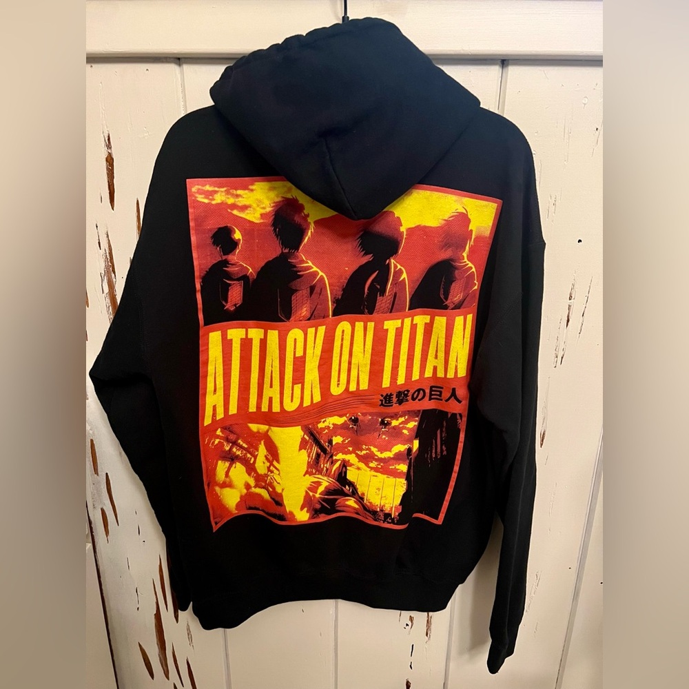 ⚫️🔴 Attack on Titan Hoodie, NWOT🔴⚫️